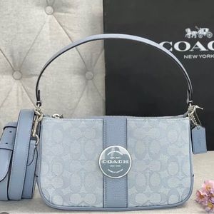 Coach loonie baguette